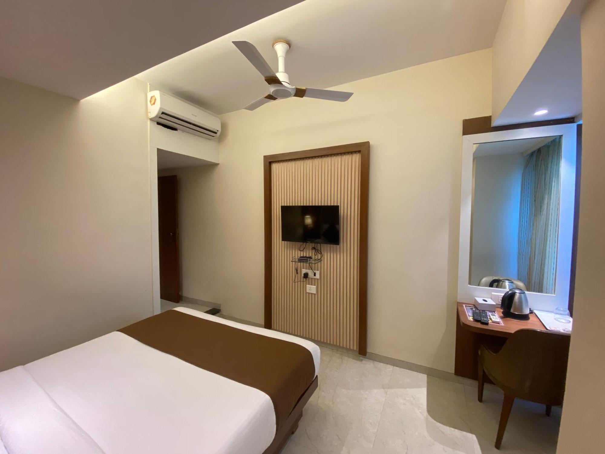 Hotel Czar Inn - Vashi Нави Мумбай Екстериор снимка