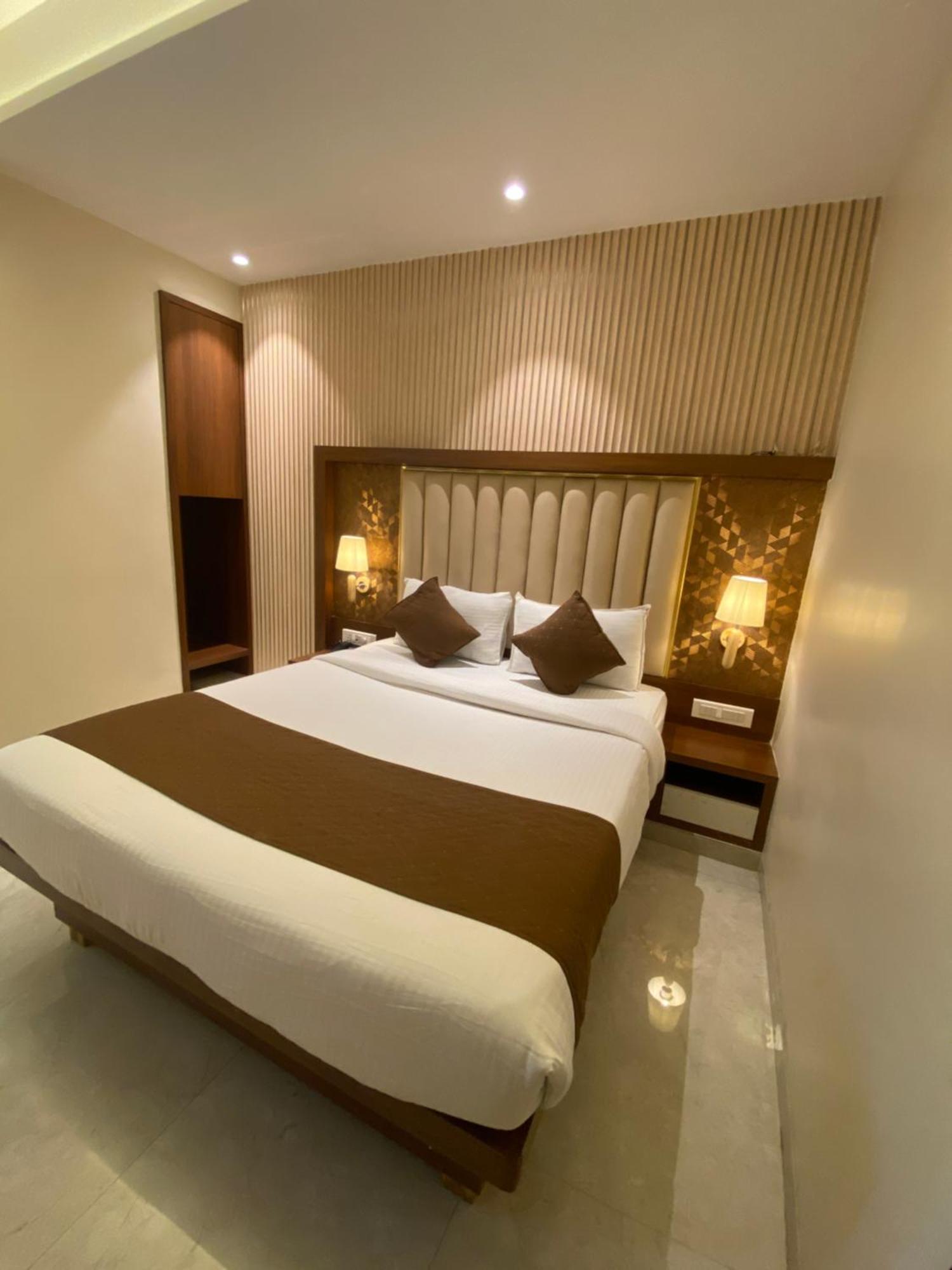 Hotel Czar Inn - Vashi Нави Мумбай Екстериор снимка