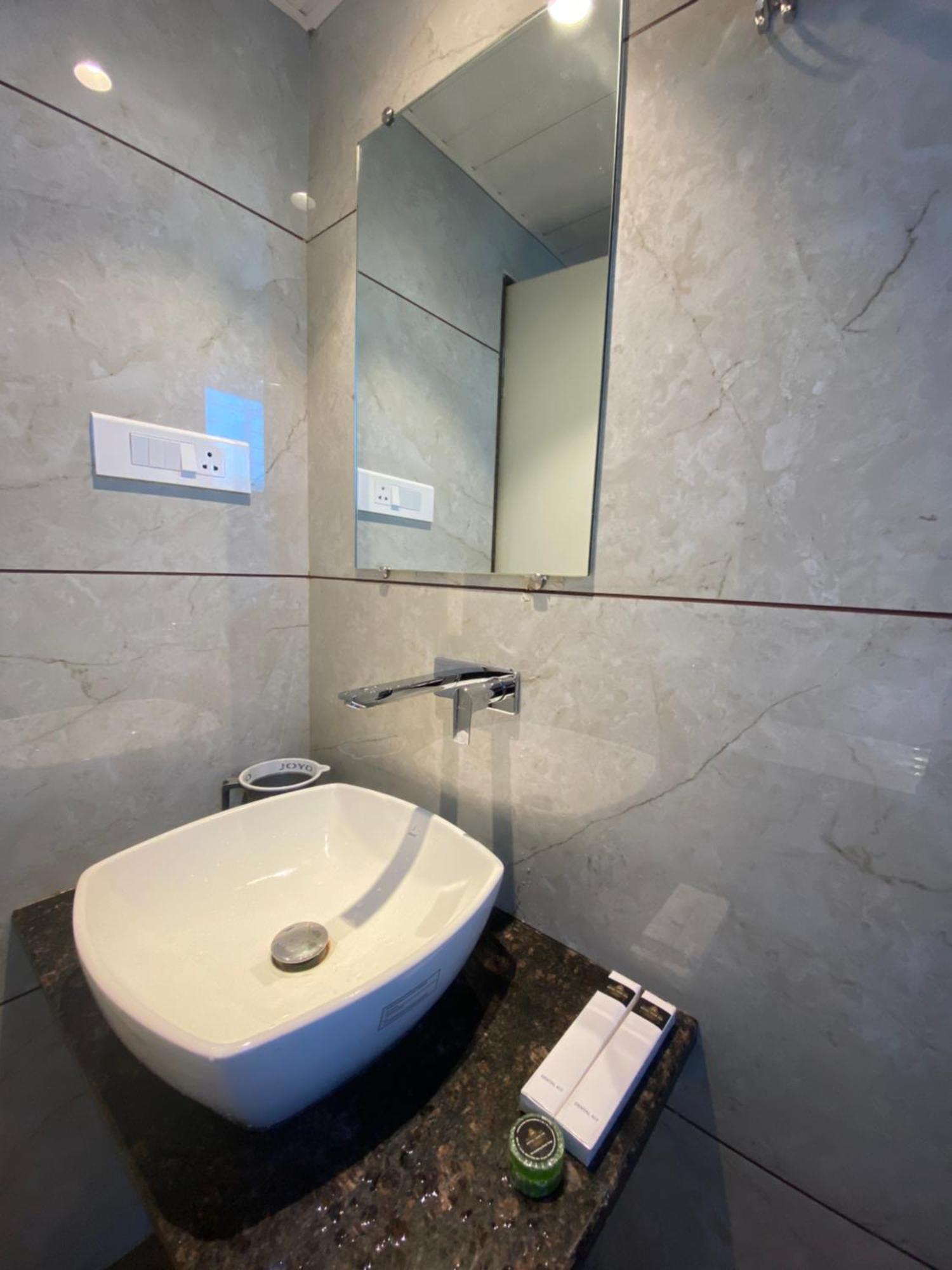 Hotel Czar Inn - Vashi Нави Мумбай Екстериор снимка