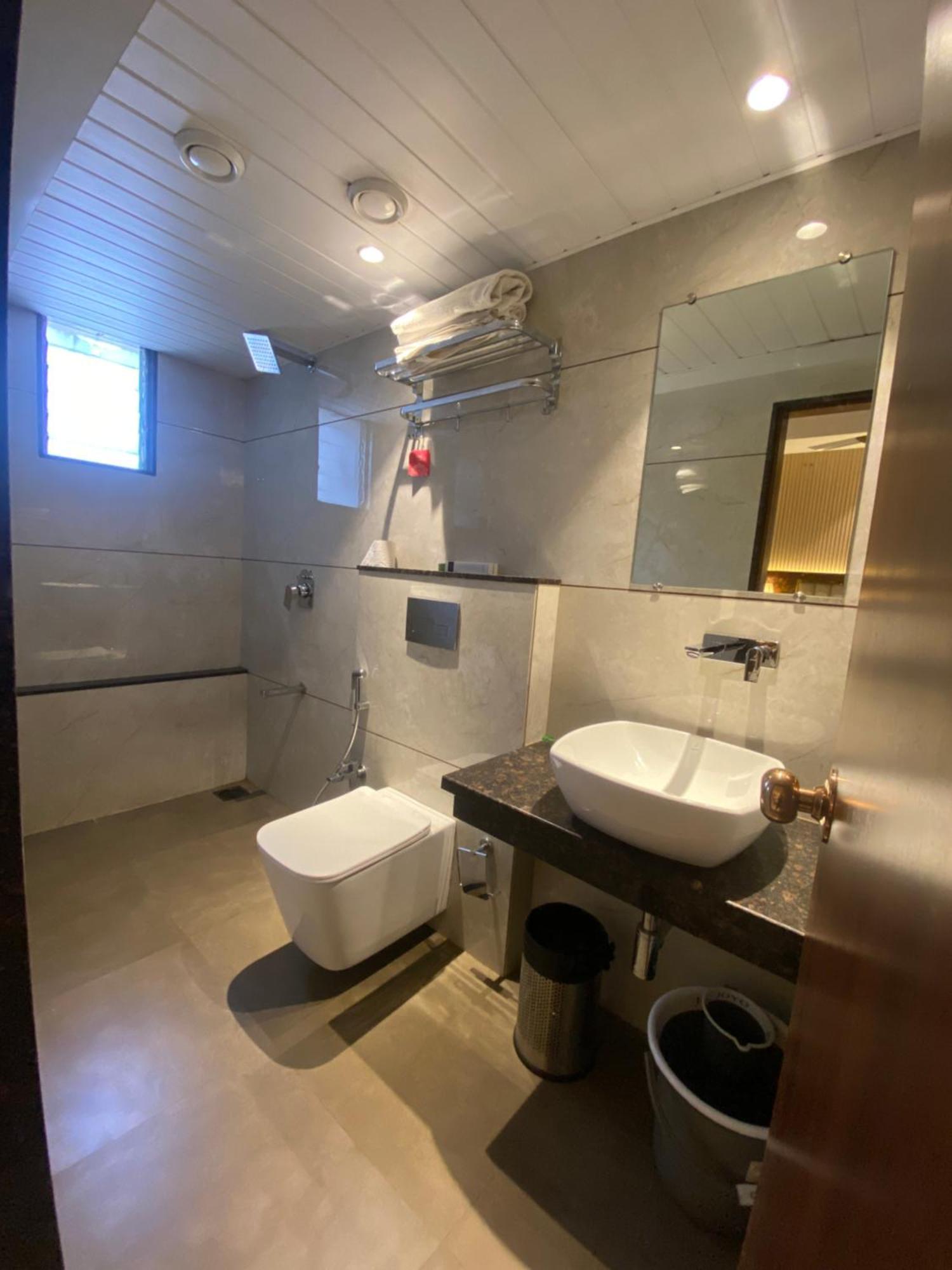 Hotel Czar Inn - Vashi Нави Мумбай Екстериор снимка