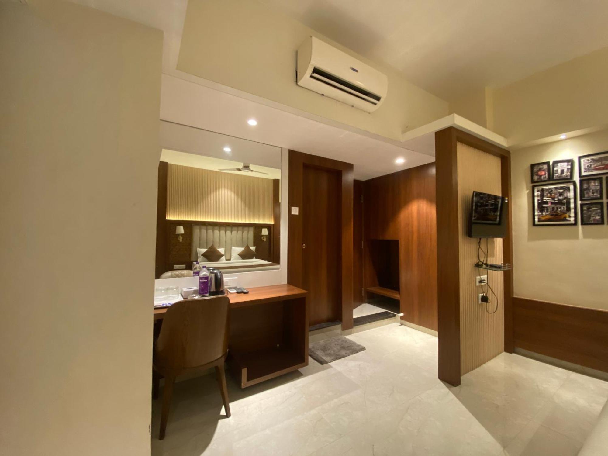 Hotel Czar Inn - Vashi Нави Мумбай Екстериор снимка
