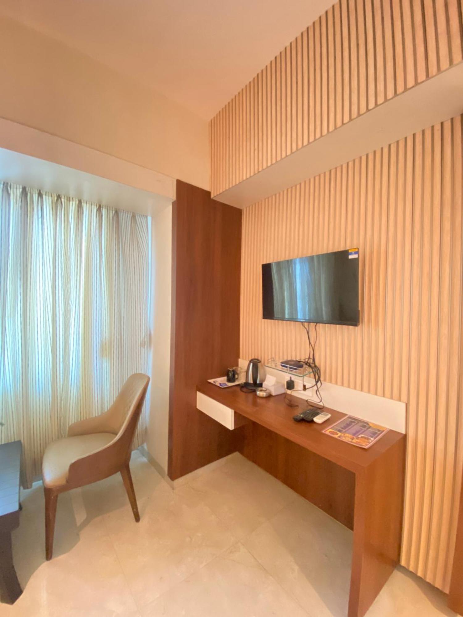Hotel Czar Inn - Vashi Нави Мумбай Екстериор снимка